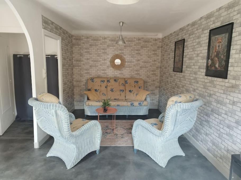 Jolie Maison De Bourg Tout Equipee 10Km D'Ambert Saint-Amant-Roche-Savine Ngoại thất bức ảnh