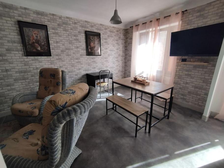Jolie Maison De Bourg Tout Equipee 10Km D'Ambert Saint-Amant-Roche-Savine Ngoại thất bức ảnh